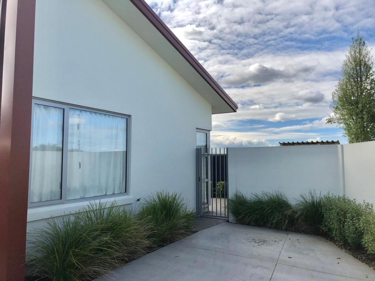 Lovely, Sunny, Home Sweet Home Christchurch Dış mekan fotoğraf